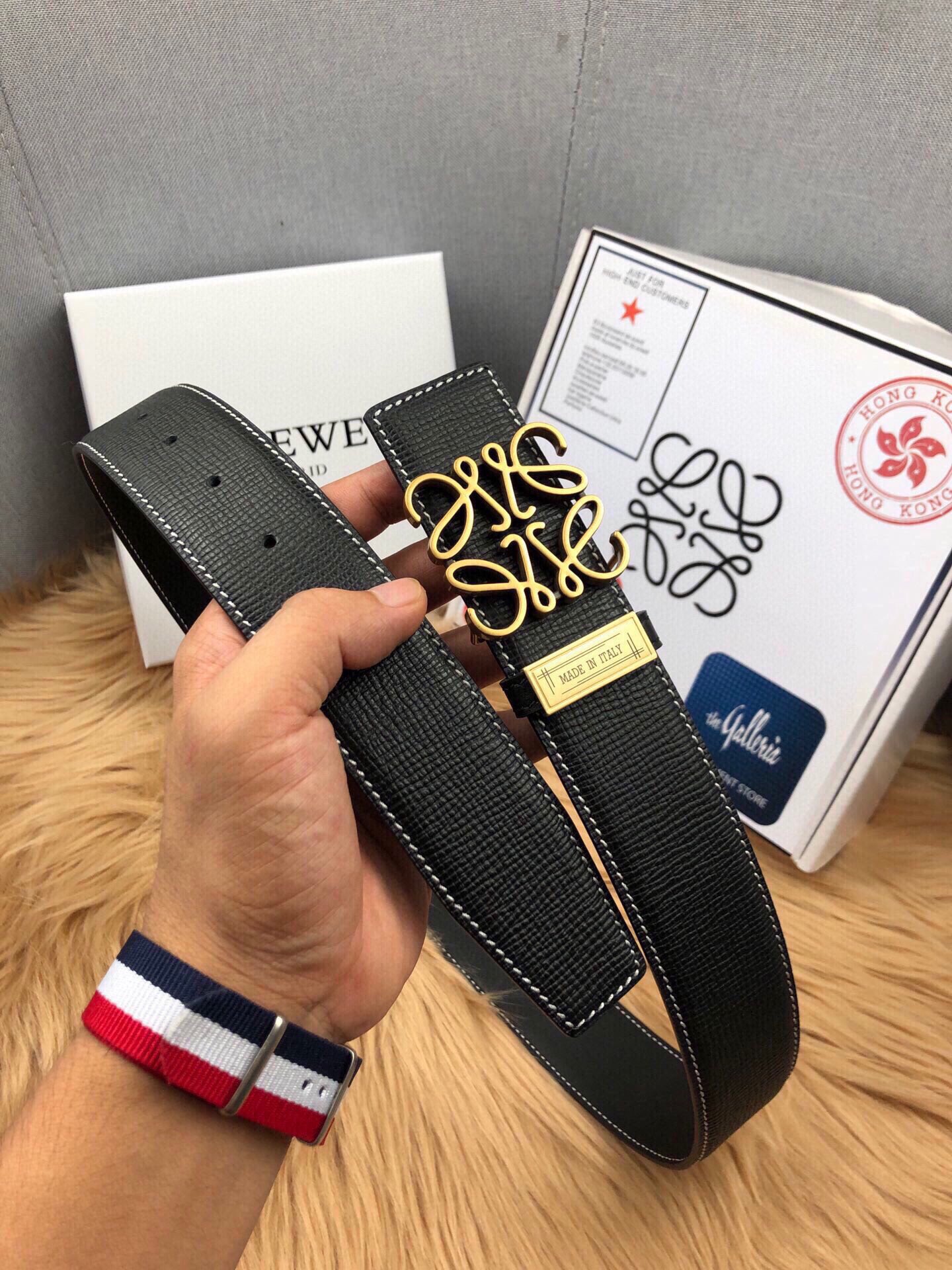 Loewe LOEWE 150 皮带宽度：3 8cm 最新手戳纹牛皮设计 搭配 款 精品扣
