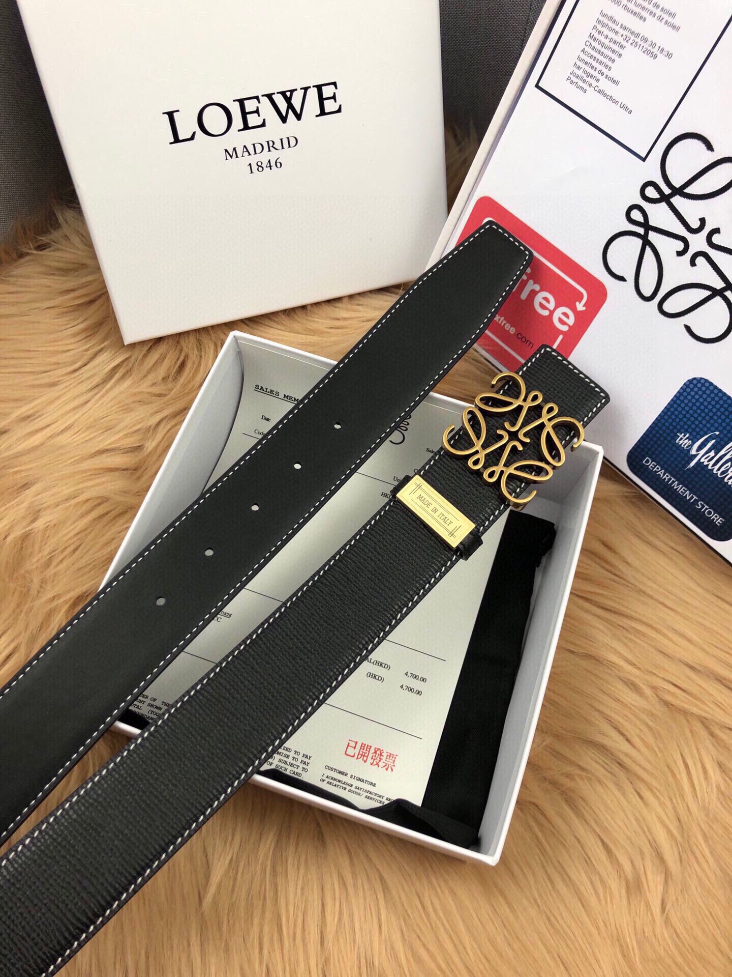 Loewe LOEWE 150 皮带宽度：3 8cm 最新手戳纹牛皮设计 搭配 款 精品扣