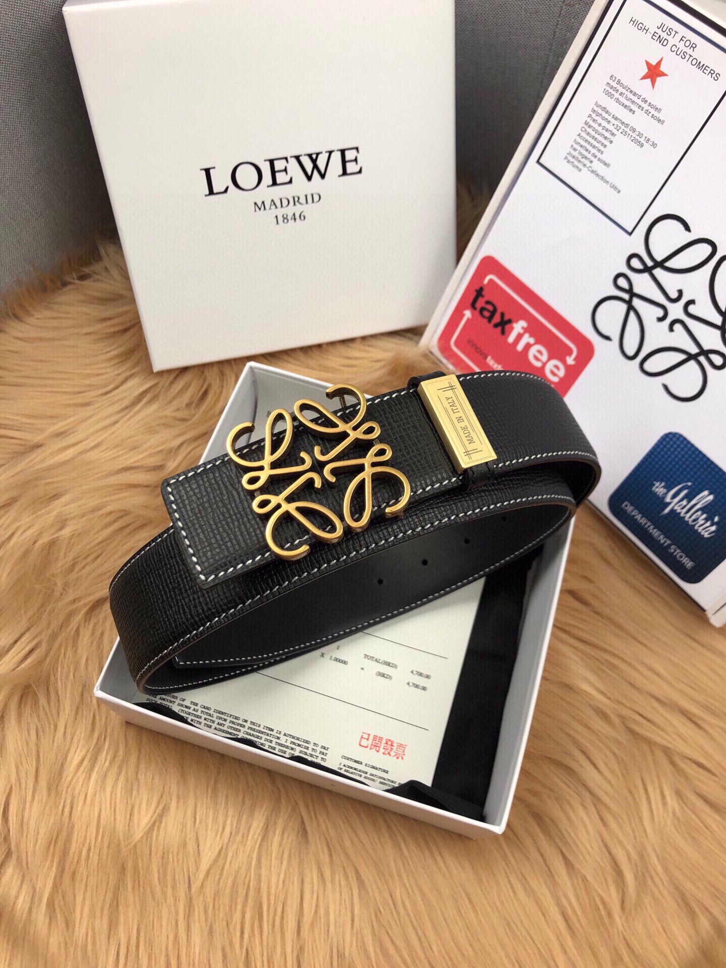 Loewe LOEWE 150 皮带宽度：3 8cm 最新手戳纹牛皮设计 搭配 款 精品扣