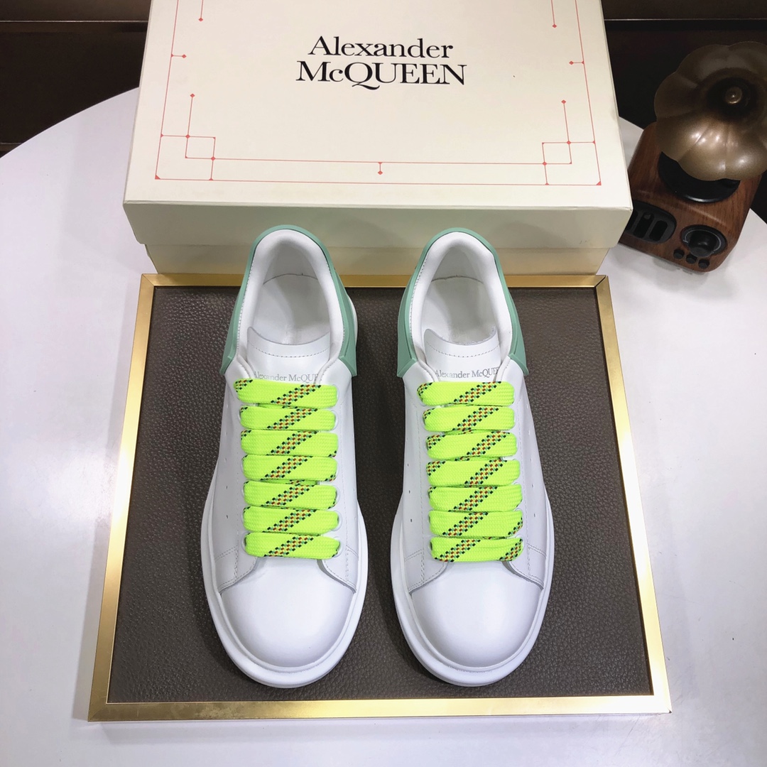 I5 市面高版本 MQUEEN  麦昆 Alexander McQueen  情侣款小白鞋 配色，官网同步发售想不出有任何理由不收它面料采用哑光头层牛皮面 最新材料，内里和垫脚是定制同面色的柔软水染羊皮 高端上档次原版大底 回弹度极佳 耐磨又舒适 鞋底厚4.5cm 标准码 35–44 45定做