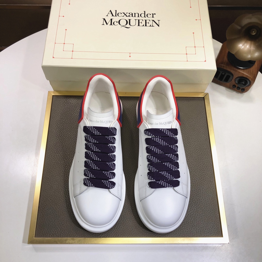 I5 市面高版本 MQUEEN  麦昆 Alexander McQueen  情侣款小白鞋 配色，官网同步发售想不出有任何理由不收它面料采用哑光头层牛皮面 最新材料，内里和垫脚是定制同面色的柔软水染羊皮 高端上档次原版大底 回弹度极佳 耐磨又舒适 鞋底厚4.5cm 标准码 35–44 45定做