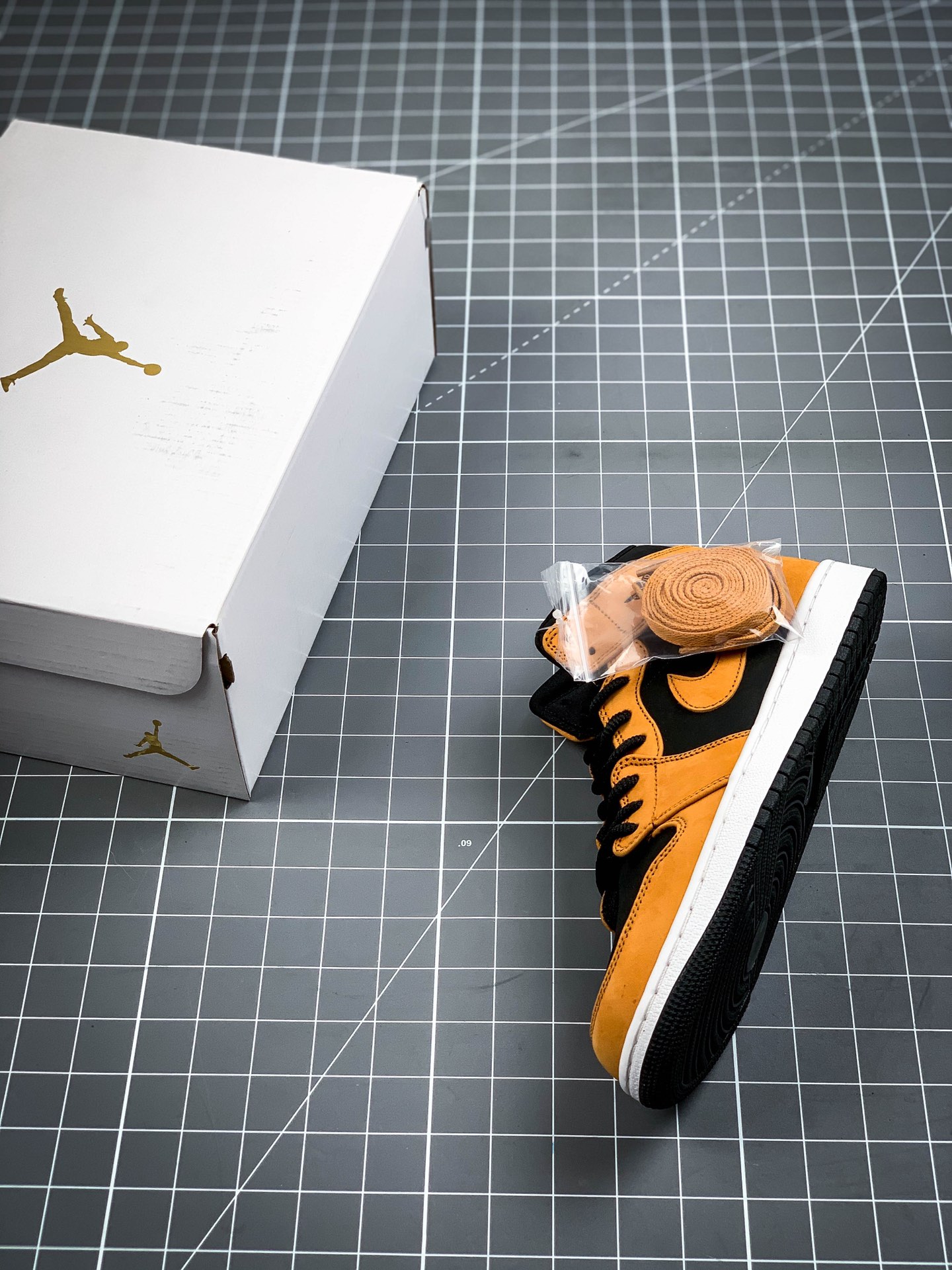 240 Air Jordan 1 Mid AJ1乔1中帮文化篮球鞋 DB5453-700