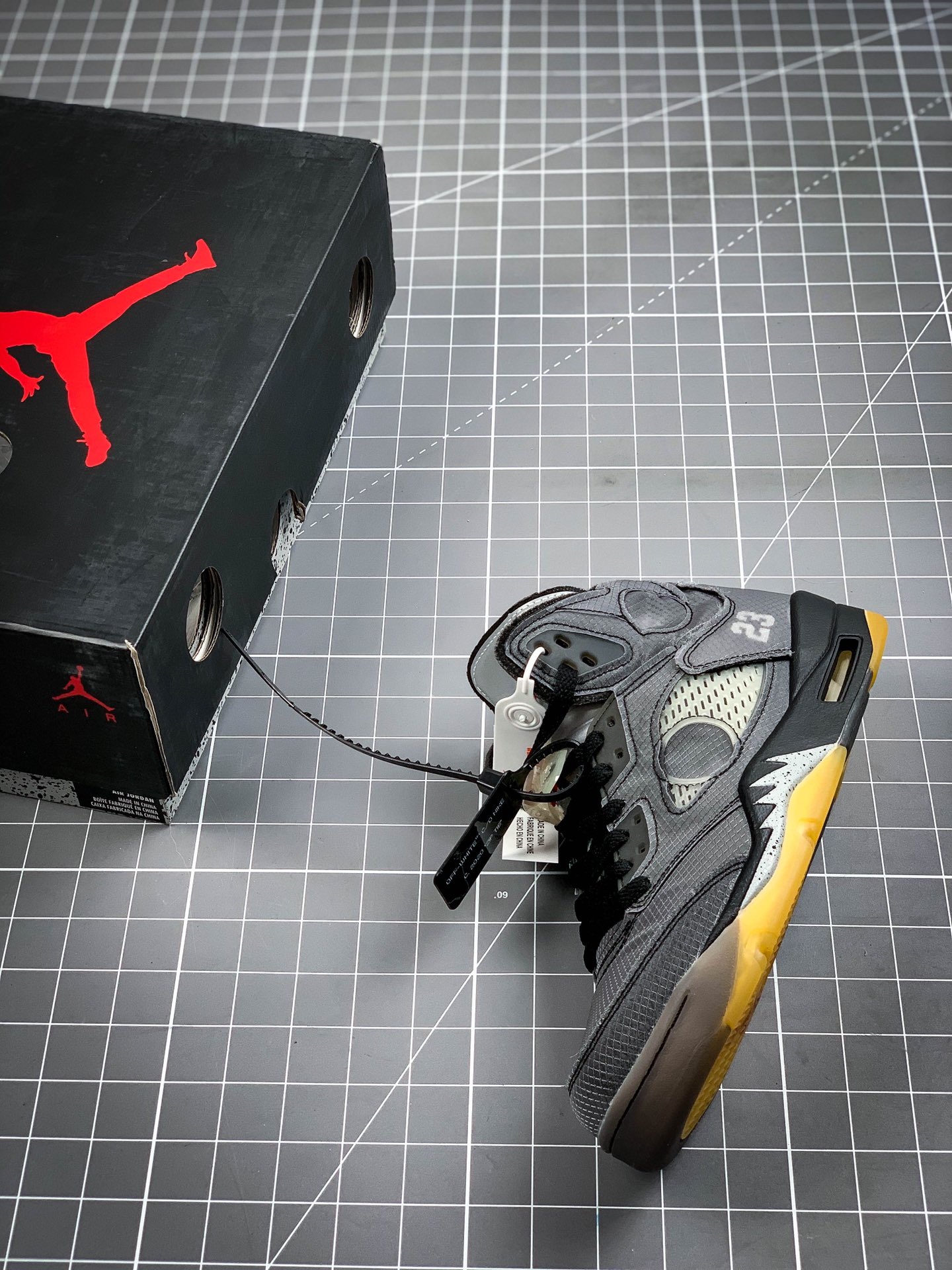 240 OFF-WHITE X Air Jordan 5 OW联名 AJ5乔5 男子文化篮球鞋 CT8480-001