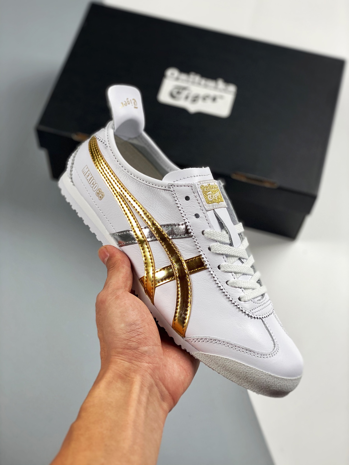 Asics Onitsuka Tiger, blanco y dorado, piel de cordero, versión con chip y código QR, caja original con códig…