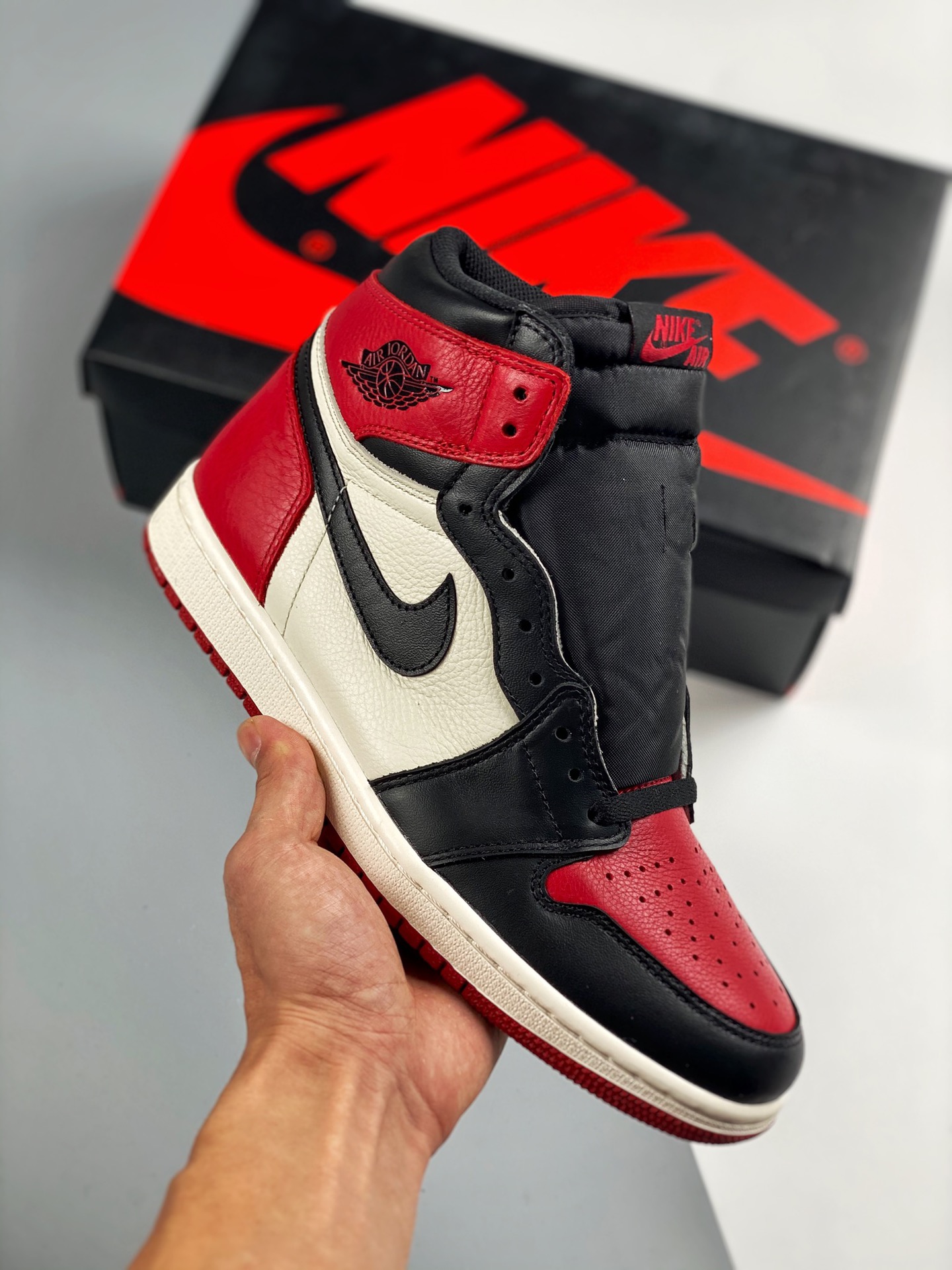 Exportación pura original, alcanzando la cima de nuevo 💪🏻 💪🏻 Air Jordan 1 Retro "Bred Toe" puntera negro-…