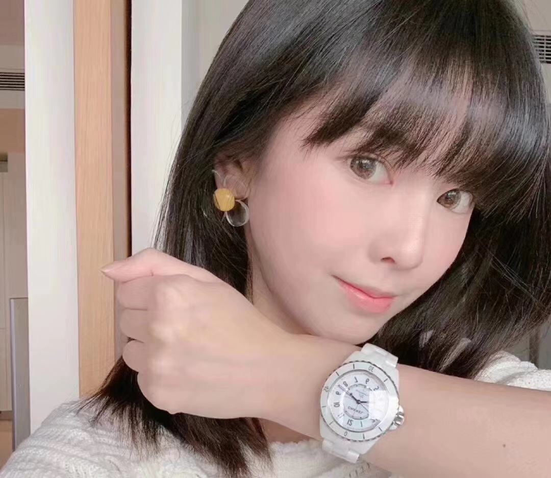 Chanel 香奈儿J12 ，超