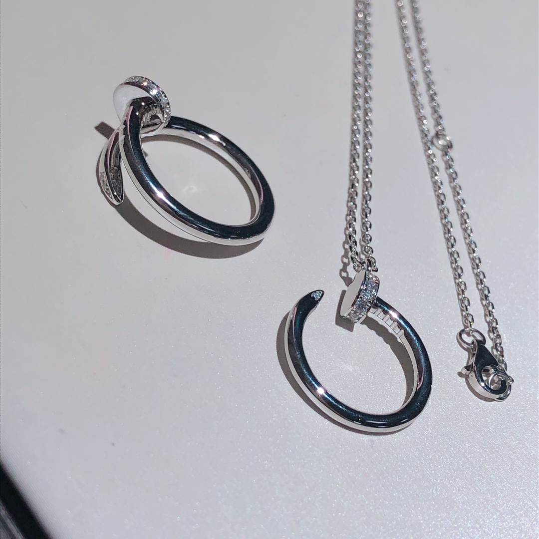 NO:101839,Necklace ring Kajia double-sided light body nail necklace/ring The inside of the line has logo. Nails advocate confidence and beauty. Ring size 50#52#54#56#58#60#, Cartier necklace Cartier ring, cartier, necklace, ring19860909项链戒指 卡家双面光身钉子项链/戒指 线条内侧都带logo喔 钉子就是主张自信与美 戒指尺寸50#52#54#56#58#60#,卡地亚项链卡地亚戒指,cartier,necklace,ring,Jewelry