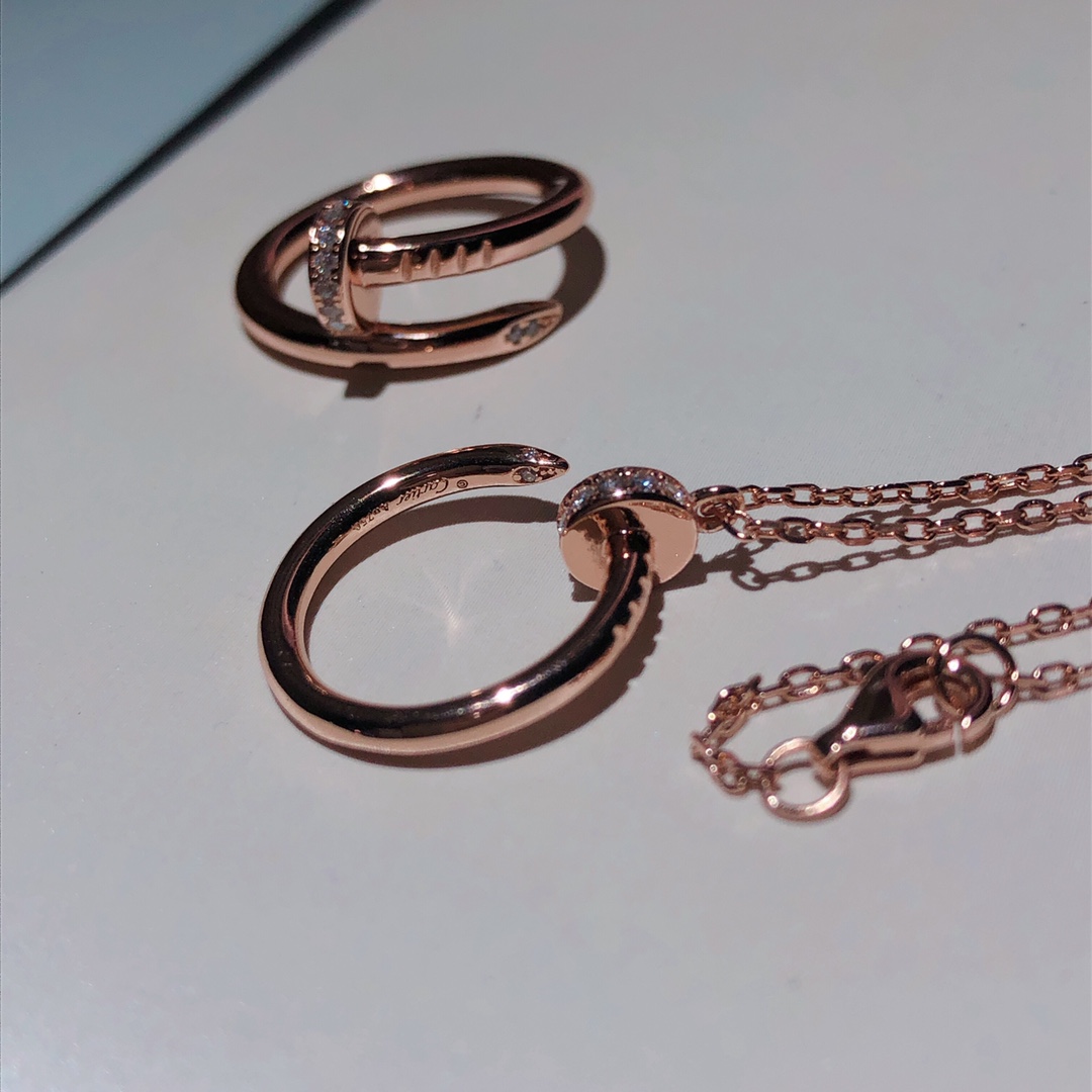 NO:103270,Recommended gifts for Valentine's Day in Chinese Valentine's Day Necklace Ring Card House Double-sided Light Body Nail Necklace/Ring The lines are all with logos. Nails advocate confidence and beauty. Ring size 50#52#54#56#58#60#, Cartier Necklace Cartier Ring, cartier, necklace, ring19860909七夕情人节礼物推荐 项链戒指卡家双面光身钉子项链/戒指 线条内侧都带logo喔 钉子就是主张自信与美 戒指尺寸50#52#54#56#58#60#,卡地亚项链卡地亚戒指,cartier,necklace,ring,Jewelry