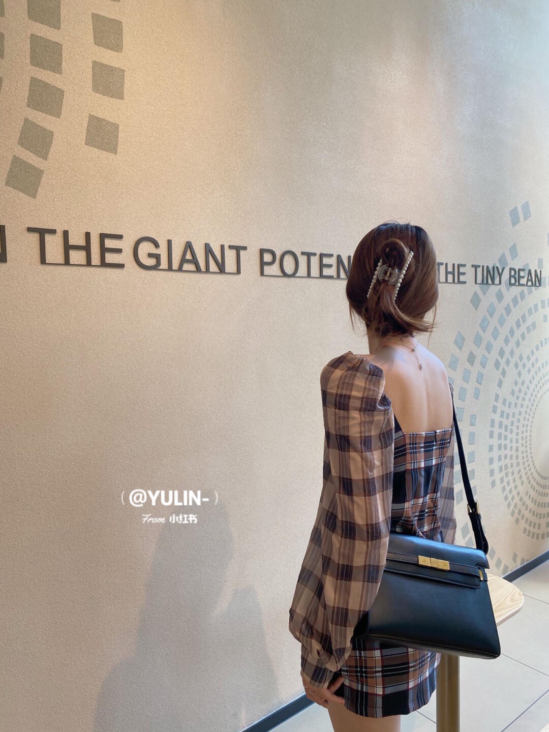 Ysl 𝑴𝒂𝒏𝒉𝒂𝒕𝒕𝒂𝒏 29CM曼哈顿法棍包 579271黑色牙签纹金扣