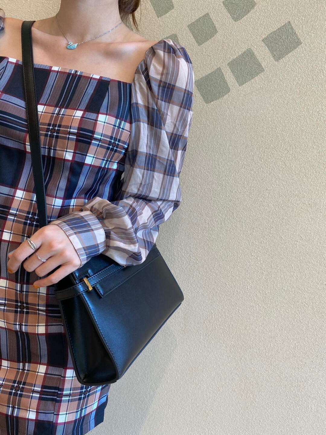 Ysl 𝑴𝒂𝒏𝒉𝒂𝒕𝒕𝒂𝒏 29CM曼哈顿法棍包 579271黑色牙签纹金扣