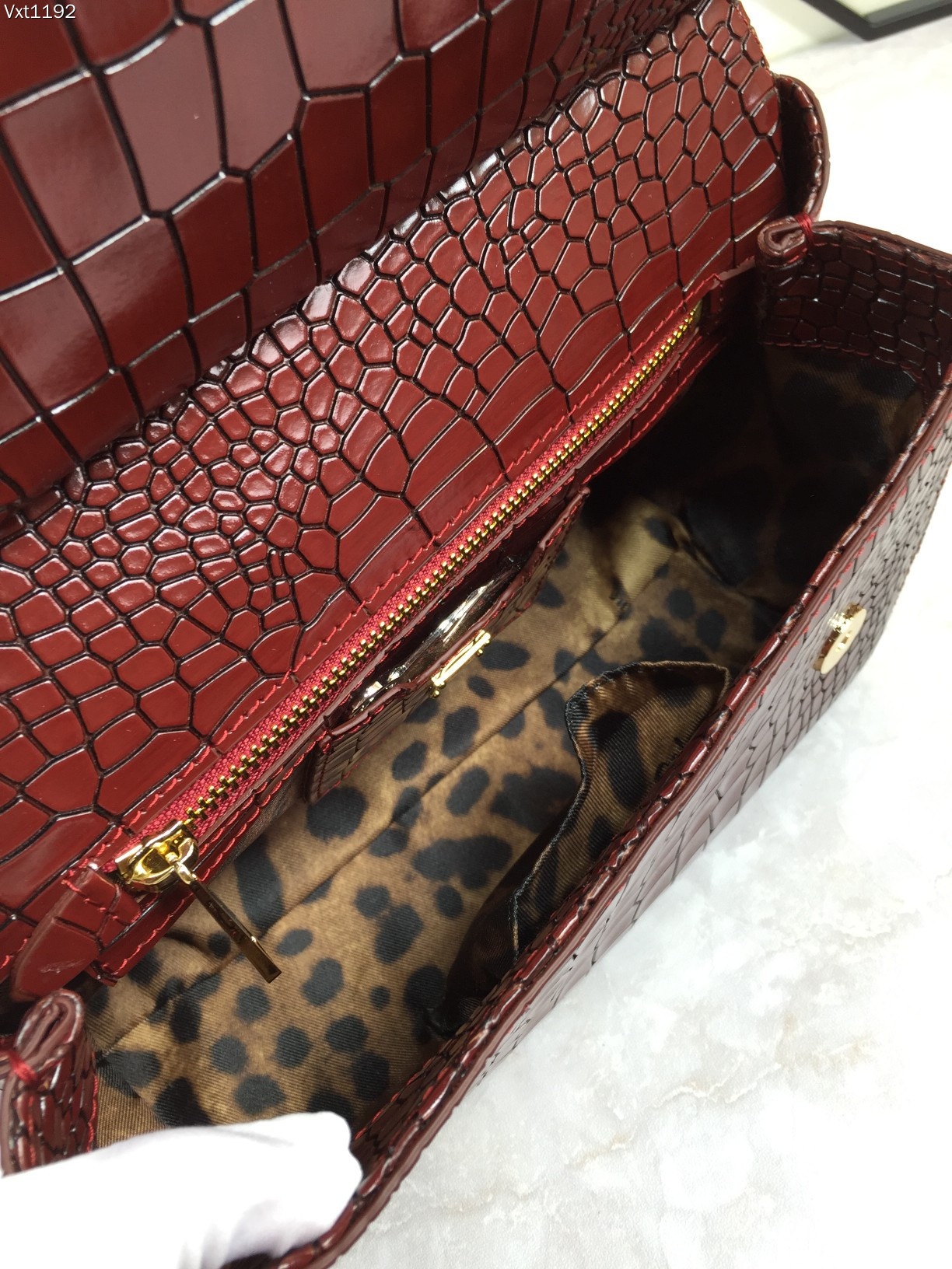 顶级原单Dolce&Gabbana杜嘉班纳️香港正品购入打版决定顶级牛货做工精细完美袋形进口头层牛皮压纹
