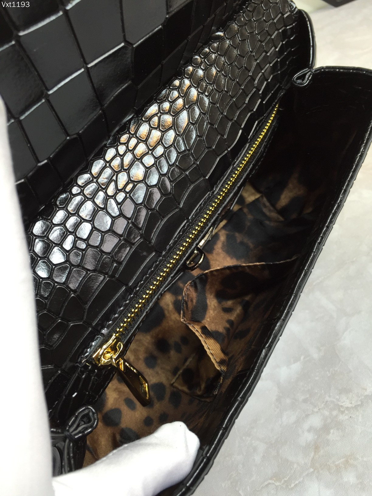 顶级原单Dolce&Gabbana杜嘉班纳️香港正品购入打版决定顶级牛货做工精细完美袋形进口头层牛皮压纹