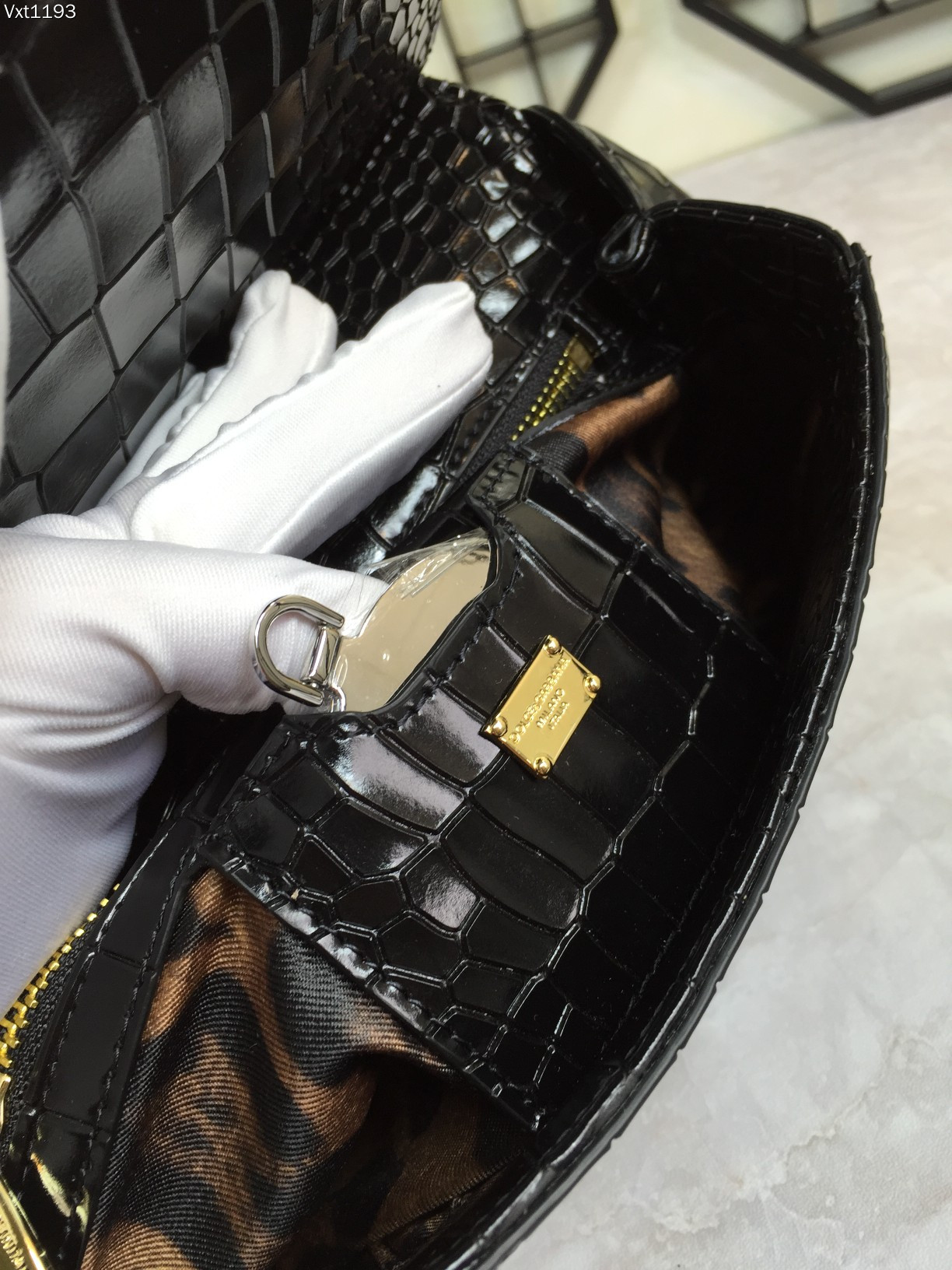 顶级原单Dolce&Gabbana杜嘉班纳️香港正品购入打版决定顶级牛货做工精细完美袋形进口头层牛皮压纹