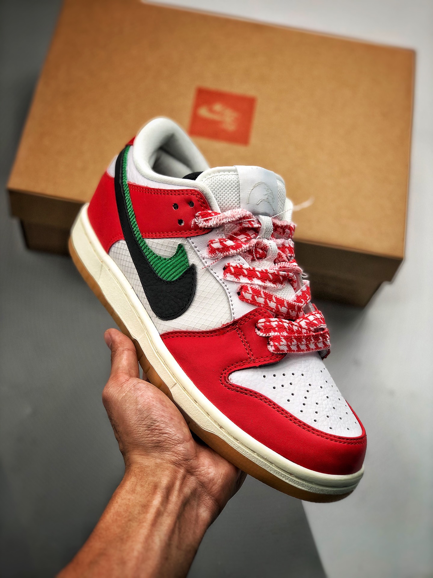 Beneficio de fábrica cooperativa, ¡manos rápidas! 💥 Frame Skate x SB Dunk Low "Habibi" serie de doble gancho, blanco r…