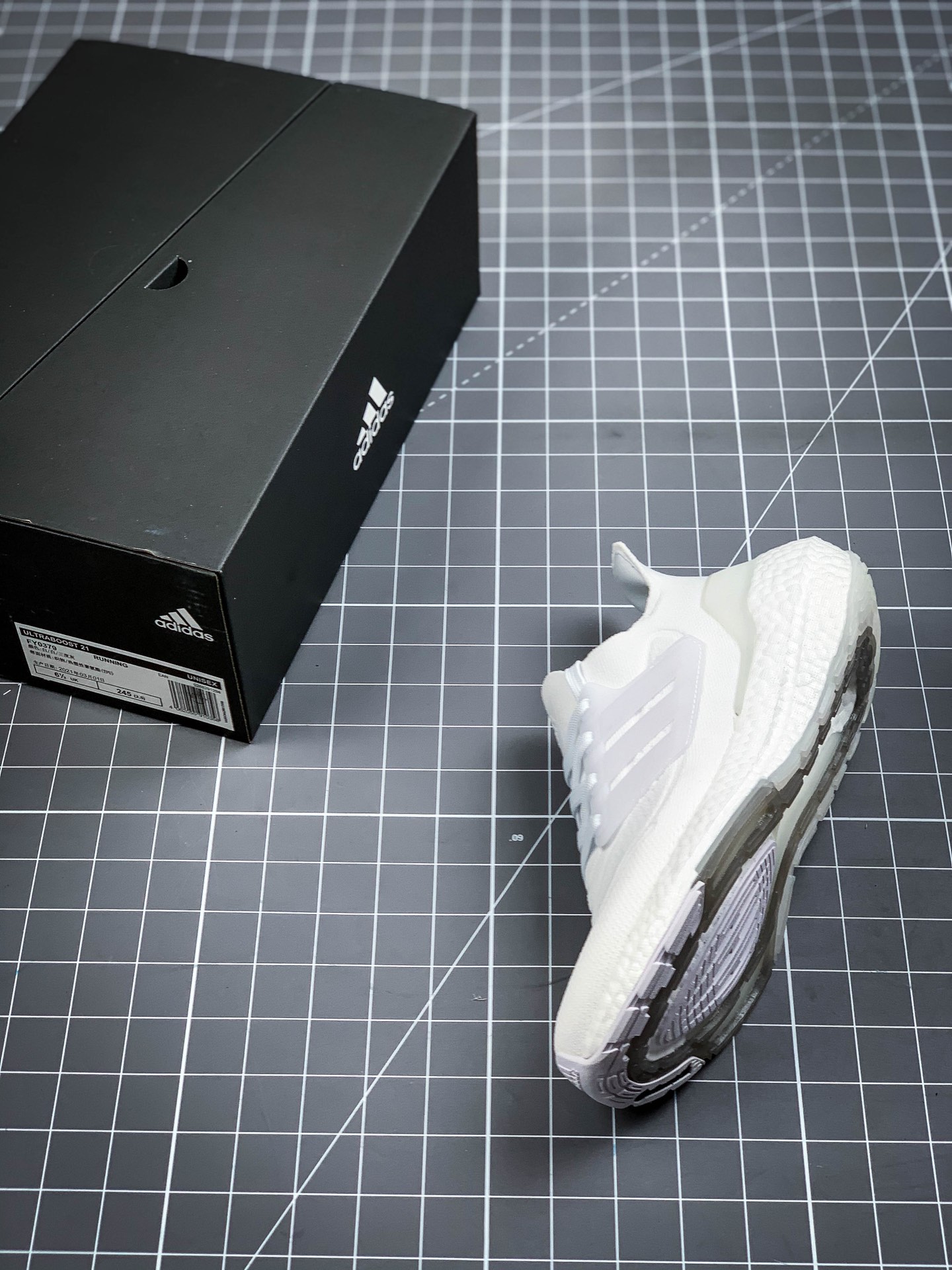 240  Ultra Boost 2020新款特别联名FY0402