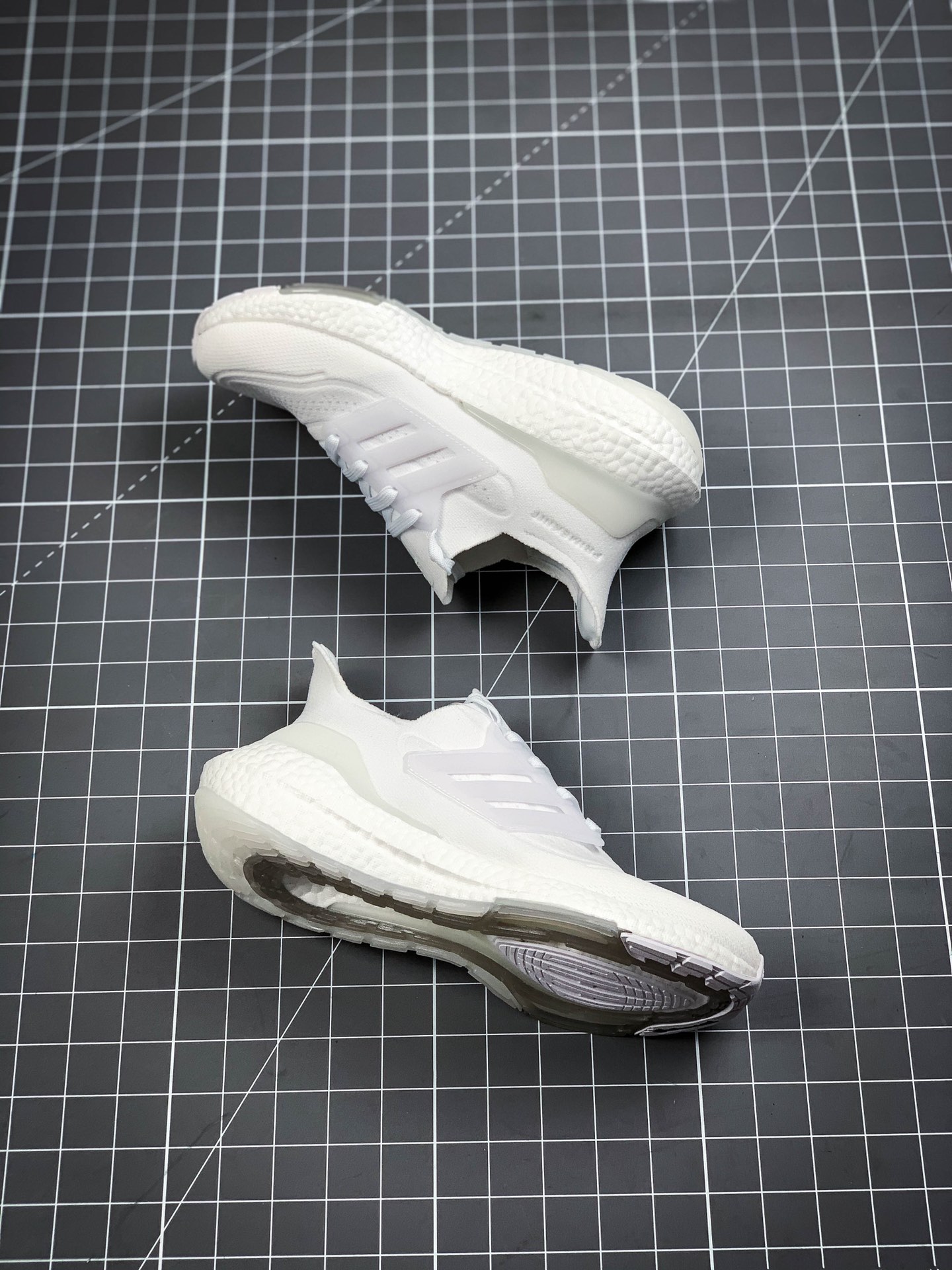 240  Ultra Boost 2020新款特别联名FY0402