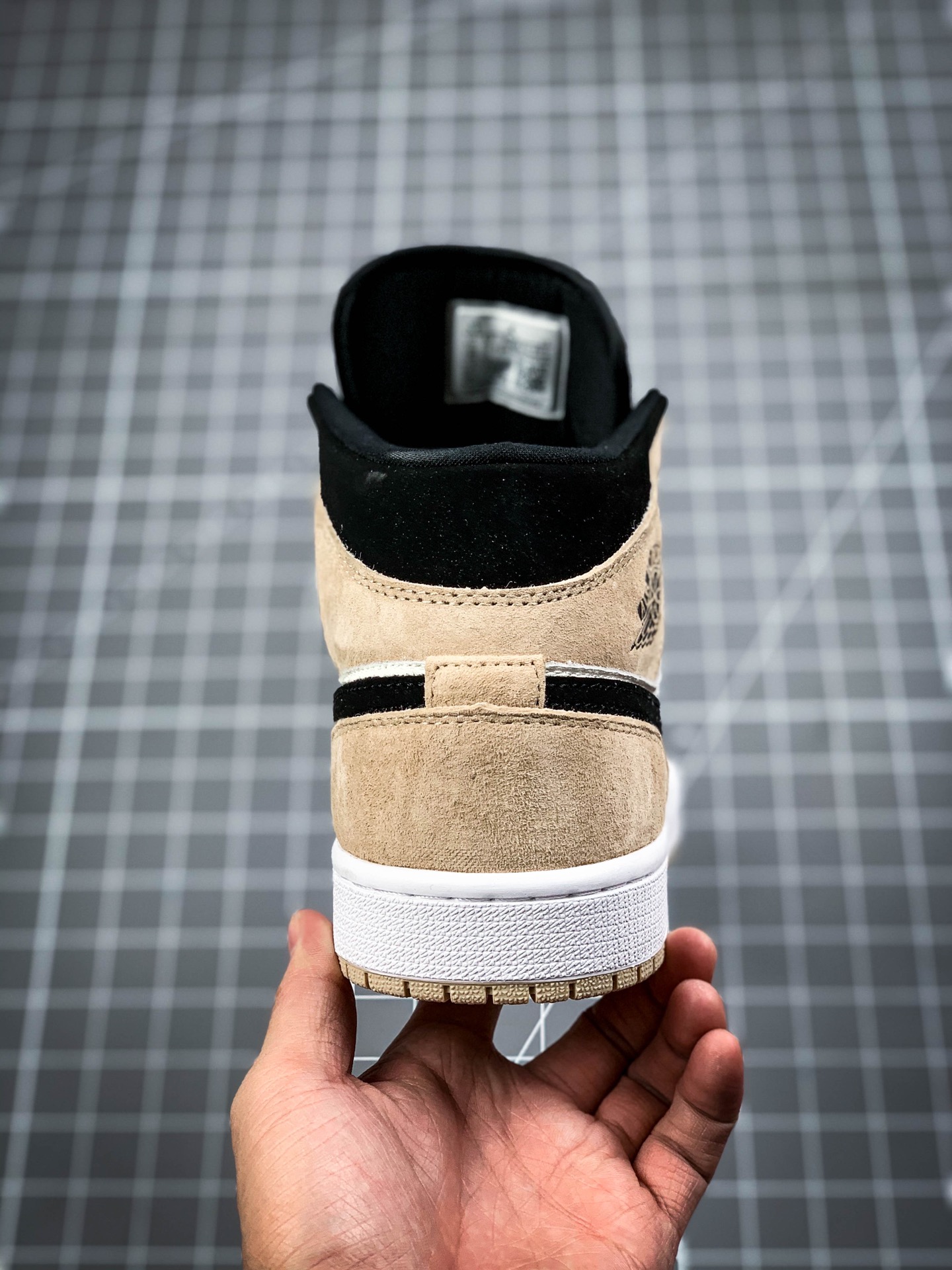 240 正确版本补货出 Air Jordan 1 Mid ”Barely Orange”秋天的奶茶 BQ6472-800