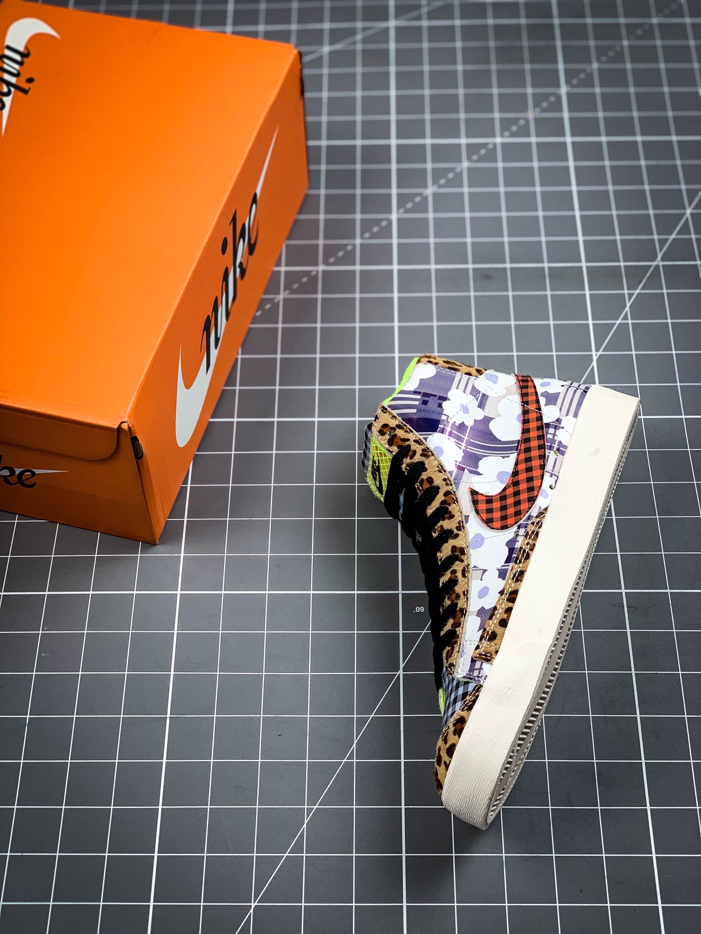 240 公司级耐克Nike Blazer Mid77 鸳鸯格纹小花豹纹男女板鞋 货号：CJ4239-981