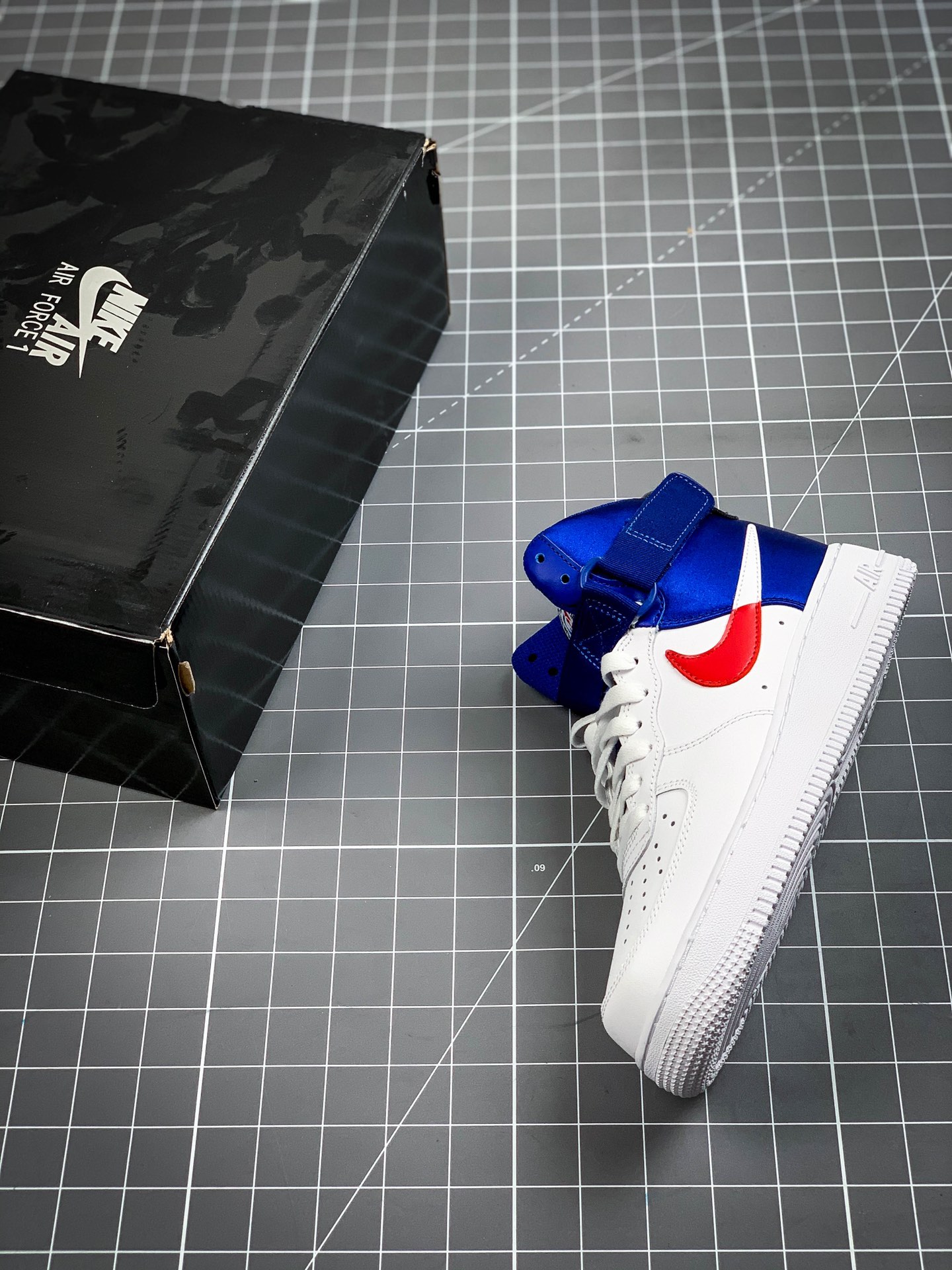 220 耐克Nike Air Force 1 '07 LV8 High高帮休闲板鞋NBA限定丝绸  货号:BQ4591-101