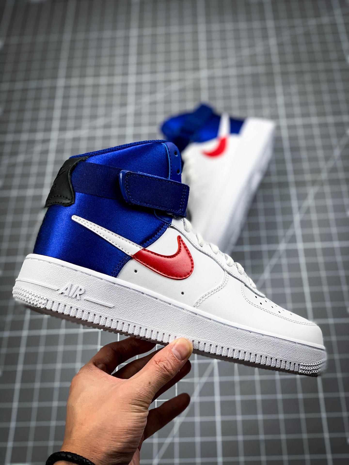 220 耐克Nike Air Force 1 '07 LV8 High高帮休闲板鞋NBA限定丝绸  货号:BQ4591-101