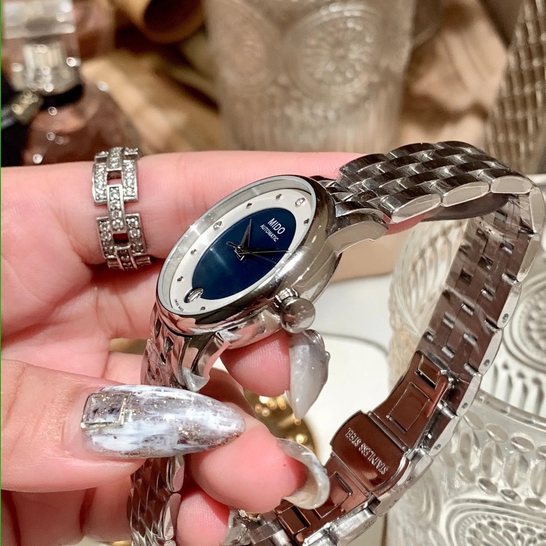 Vacheron Constantin 美度贝伦赛丽系列晨夕系列女士腕表 其设计灵感取材自历史名作 美度为这款腕表配备了33毫米的