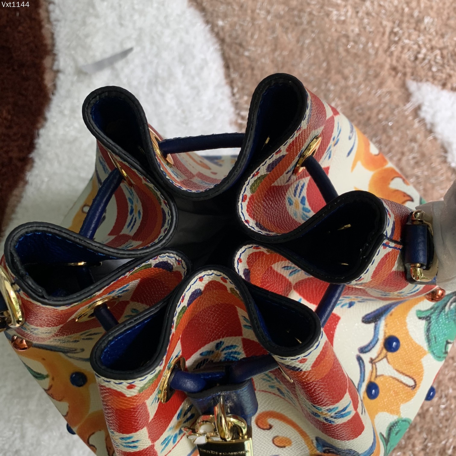 Dolce&Gabbana杜嘉班纳经典水桶包可斜挎海外代购专用品有范有气场全新包型任何搭配都可以只要有一
