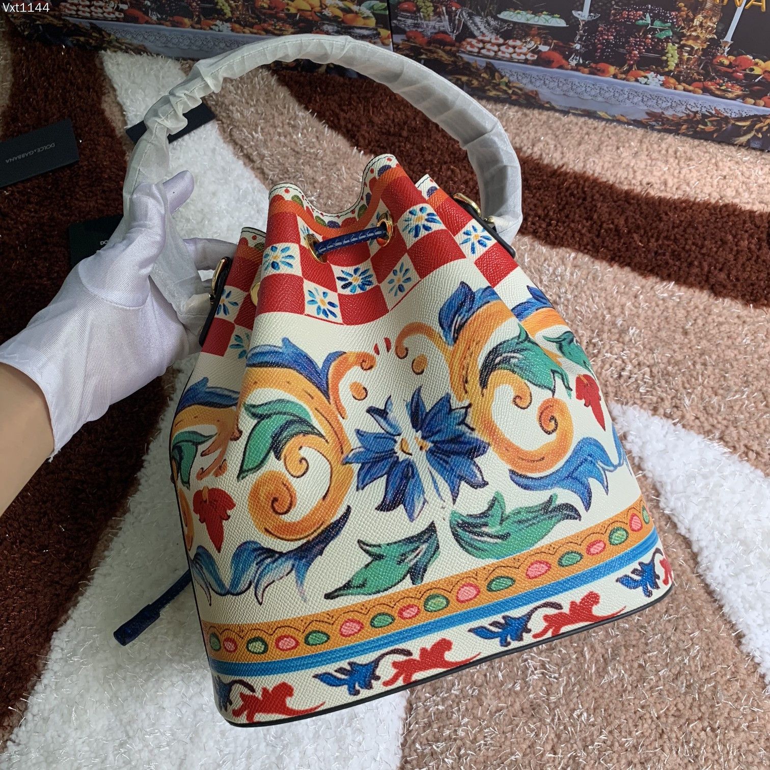 Dolce&Gabbana杜嘉班纳经典水桶包可斜挎海外代购专用品有范有气场全新包型任何搭配都可以只要有一