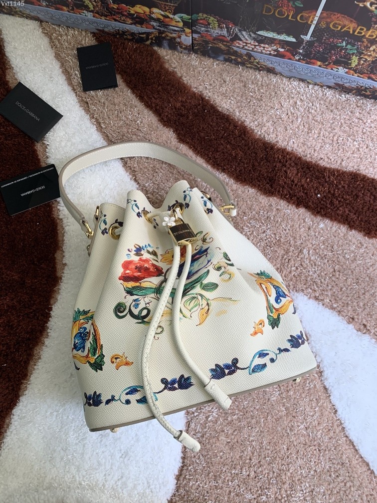 Dolce&Gabbana杜嘉班纳经典水桶包可斜挎海外代购专用品有范有气场全新包型任何搭配都可以只要有一