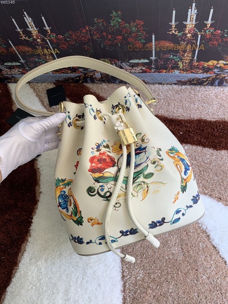 Dolce&Gabbana杜嘉班纳经典水桶包可斜挎海外代购专用品有范有气场全新包型任何搭配都可以只要有一