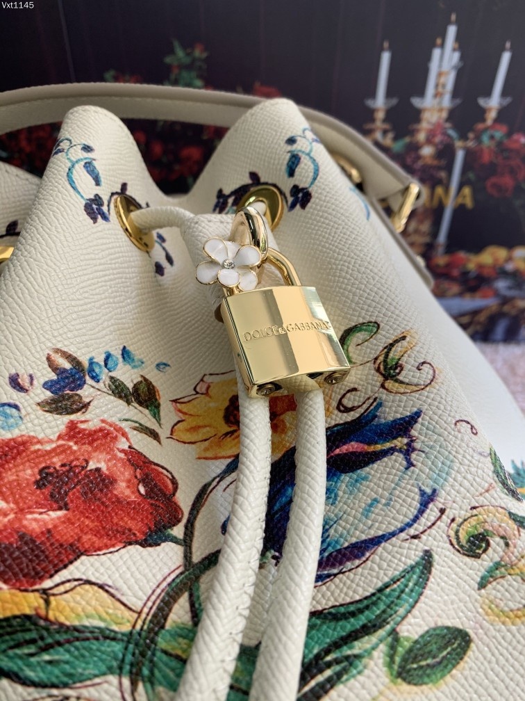 Dolce&Gabbana杜嘉班纳经典水桶包可斜挎海外代购专用品有范有气场全新包型任何搭配都可以只要有一