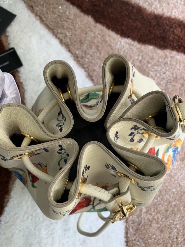 Dolce&Gabbana杜嘉班纳经典水桶包可斜挎海外代购专用品有范有气场全新包型任何搭配都可以只要有一