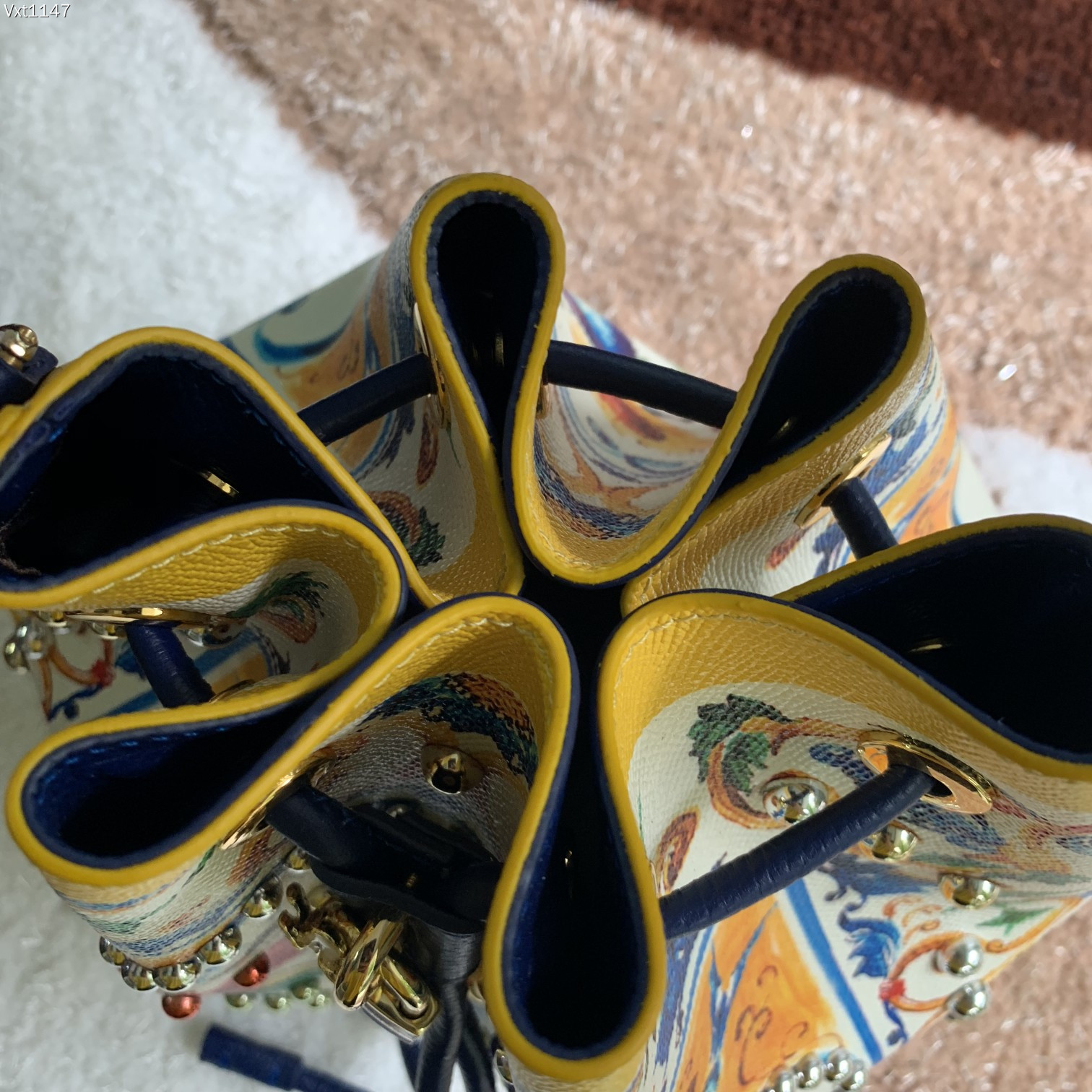 Dolce&Gabbana杜嘉班纳经典水桶包可斜挎海外代购专用品有范有气场全新包型任何搭配都可以只要有一