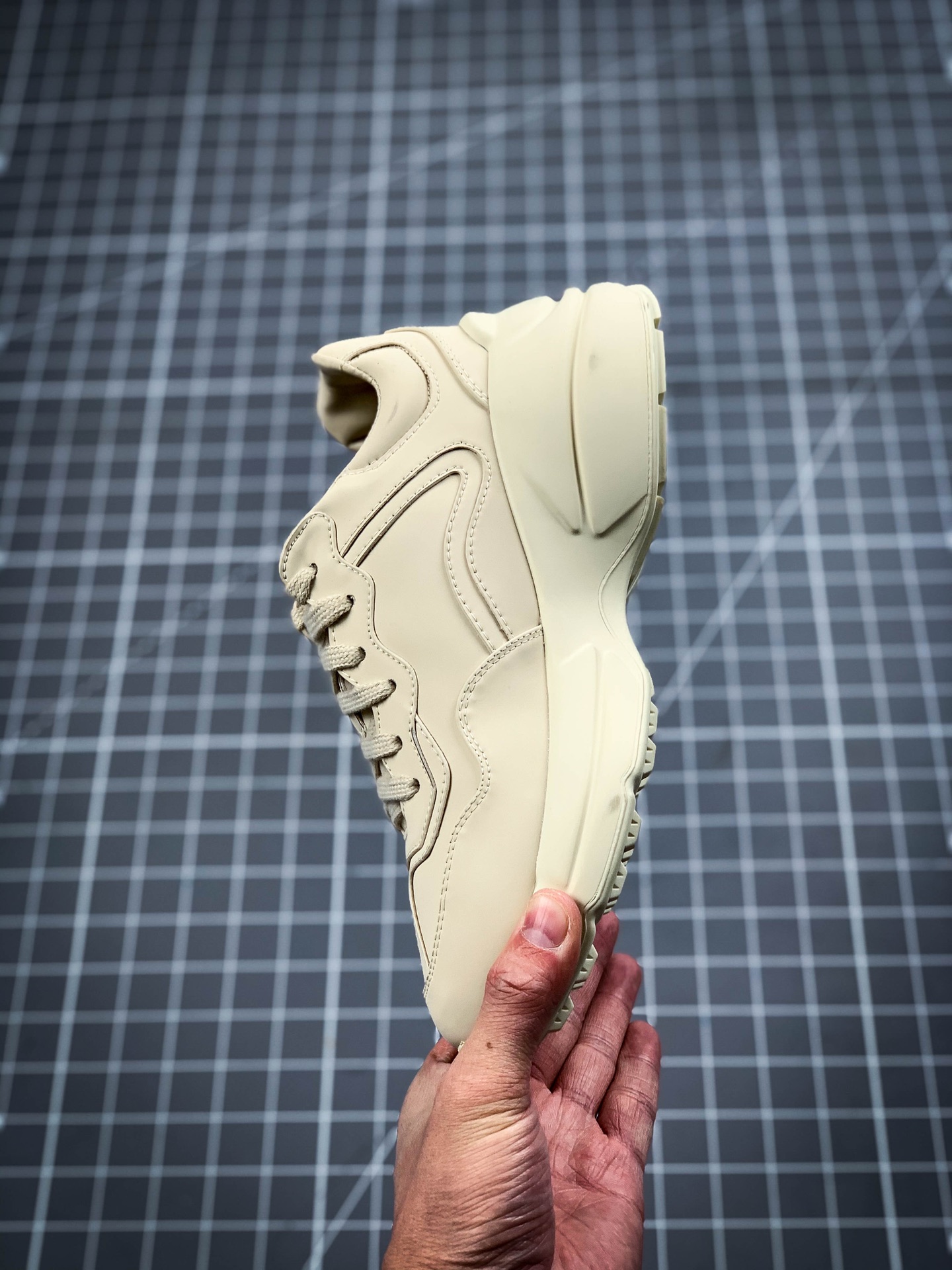 280 芯片 Gucci Rhyton Vintage Trainer Sneaker 古驰老爹3D皮革角状复古慢跑鞋