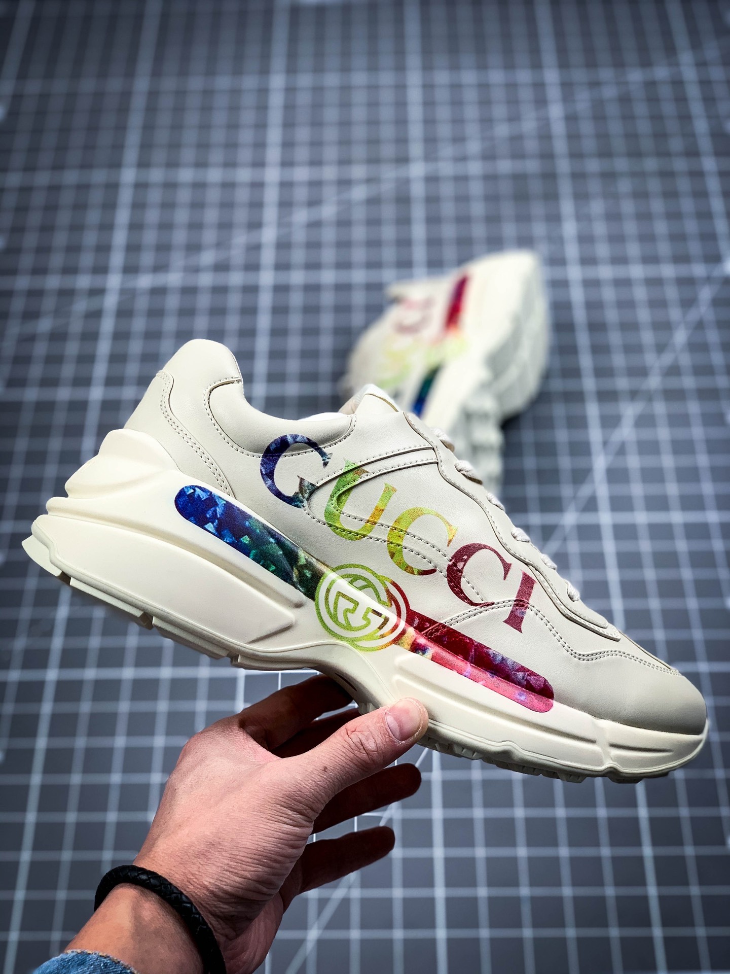 280 芯片 Gucci Rhyton Vintage Trainer Sneaker 古驰老爹3D皮革角状复古慢跑鞋 消退的巴黎世家姥爷潮