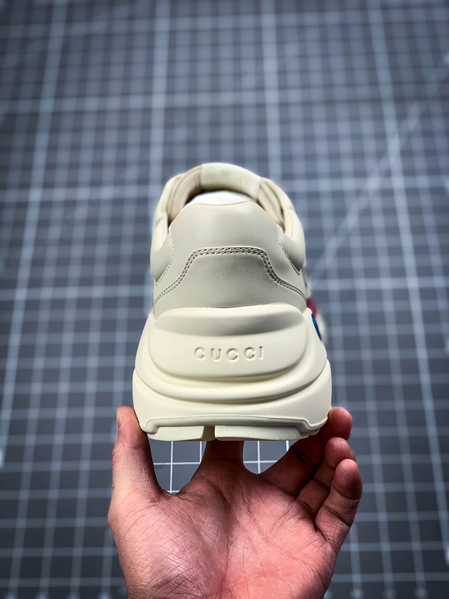 280 芯片 Gucci Rhyton Vintage Trainer Sneaker 古驰老爹3D皮革角状复古慢跑鞋 消退的巴黎世家姥爷潮