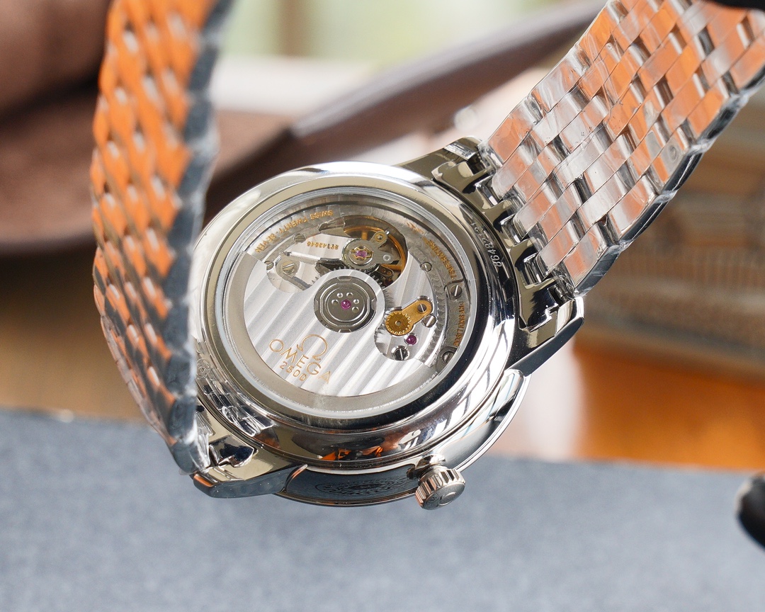 Omega YR出品 平民版本 男款40mm 女款32 7mm直径 10mm厚度 双卜蓝宝石 玻璃