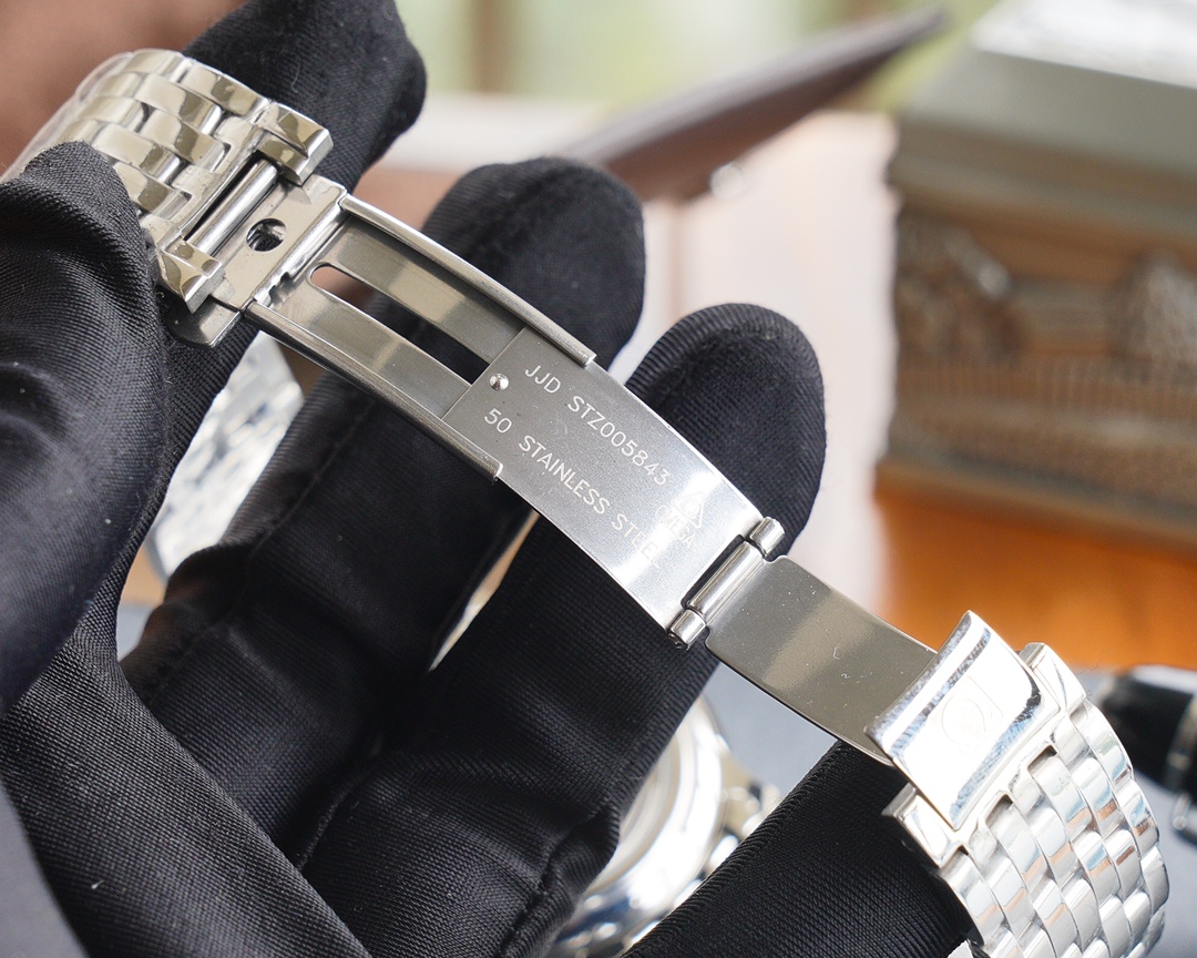 Omega YR出品 平民版本 男款40mm 女款32 7mm直径 10mm厚度 双卜蓝宝石 玻璃