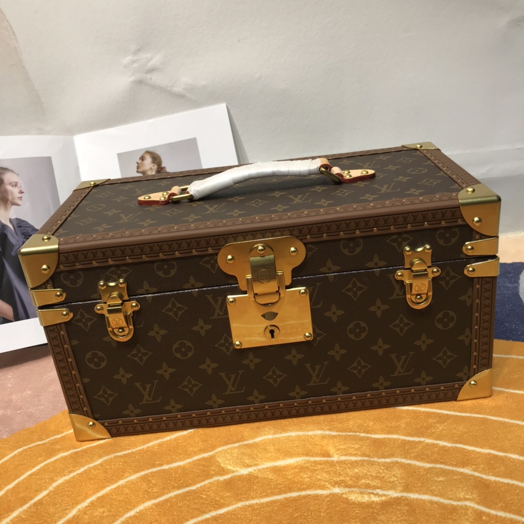 Louis Vuitton Wholesale
 Cosmetic Bags Gold Monogram Canvas Cowhide