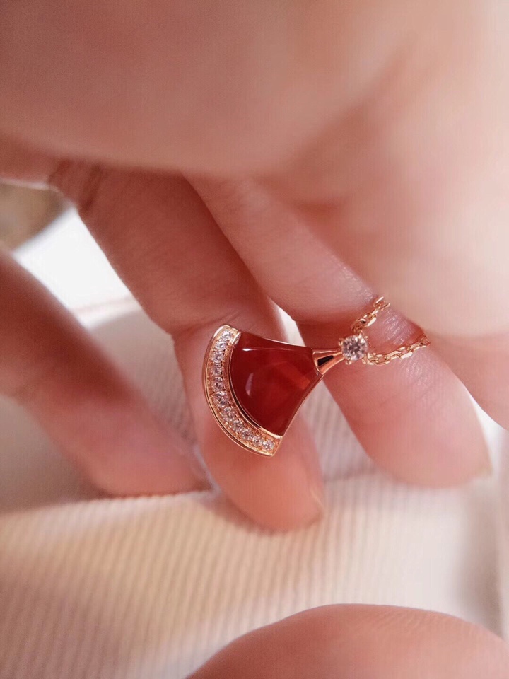 【精工版本】宝格丽项链😍BV限量款天然石镶钻小扇子小裙子项链。正品开模！独家！原版手工扣原版细节！完胜真