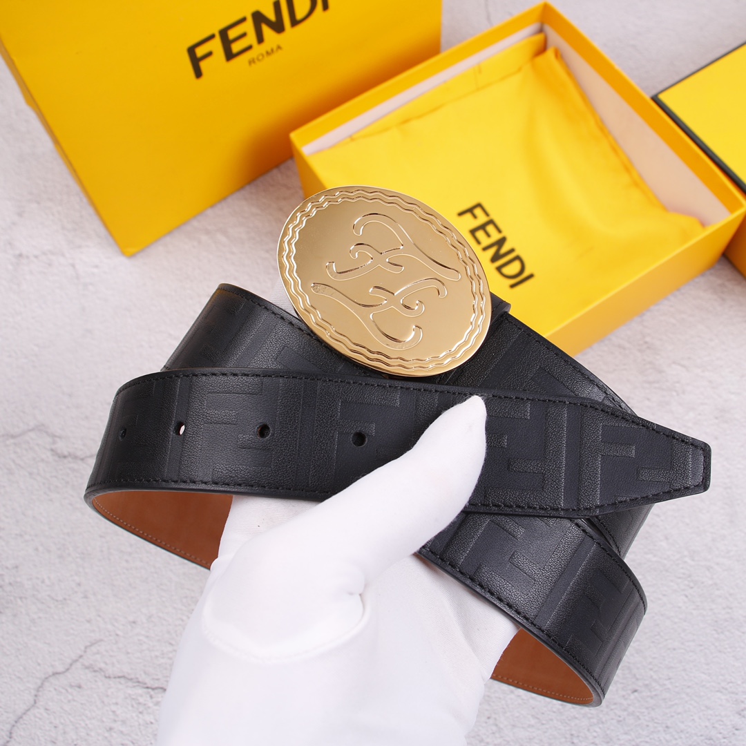 FENDI/芬迪宽35MM标志造型宽皮带进口原版小牛皮制成印有浮雕黑FF图案镀金表面金属制品完美搭配时尚