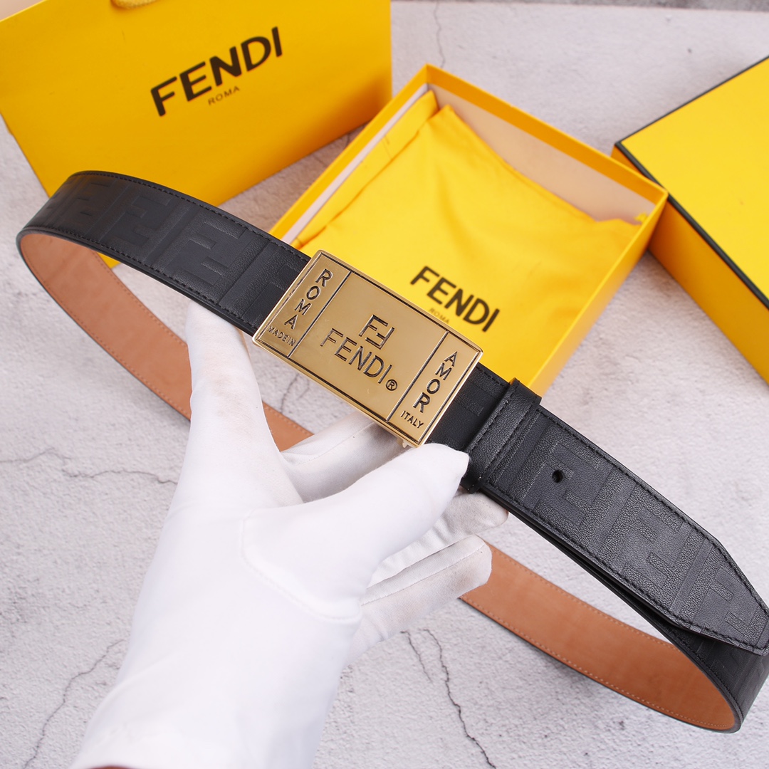 FENDI/芬迪宽35MM标志造型宽皮带进口原版小牛皮制成印有浮雕黑FF图案镀金表面金属制品完美搭配时尚