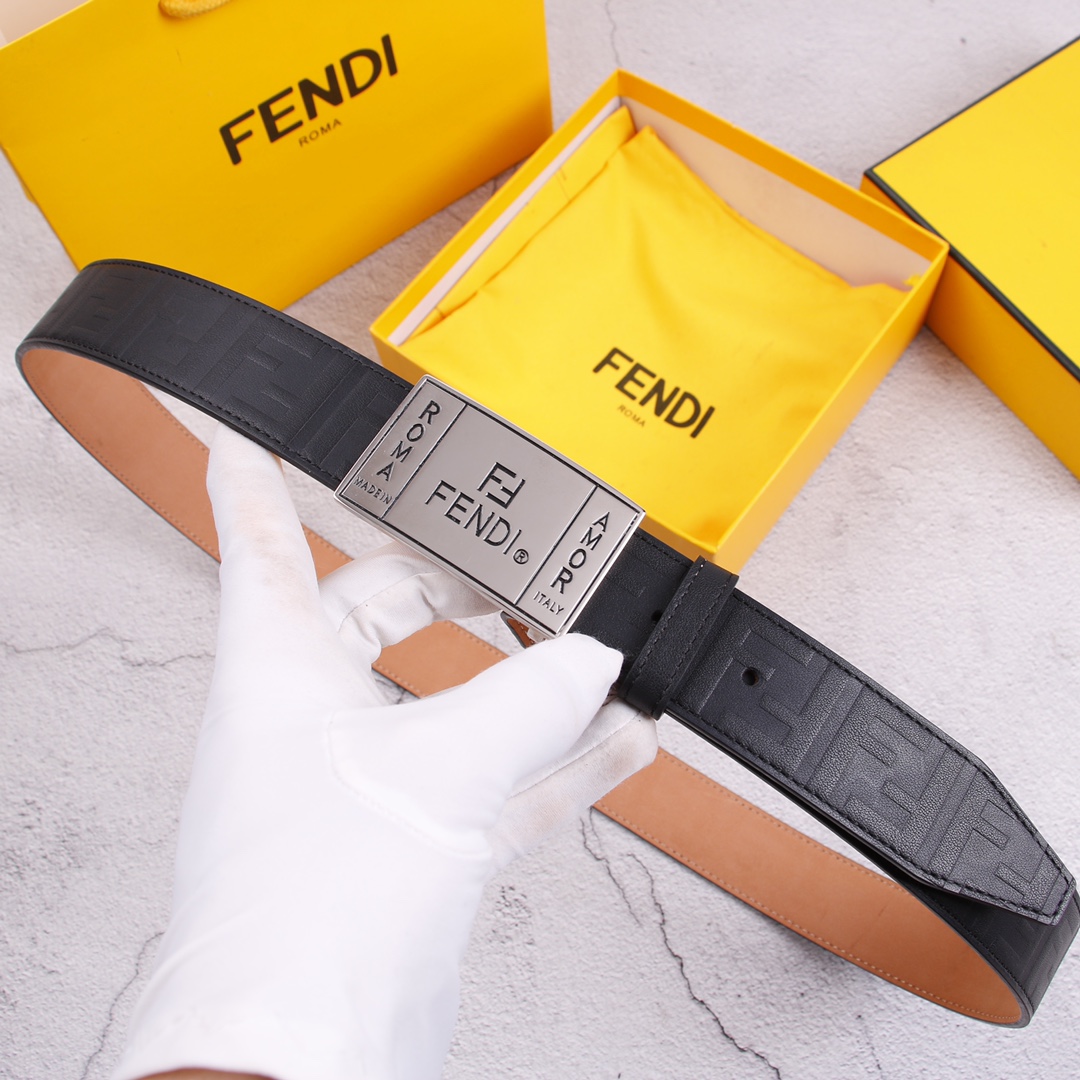 FENDI/芬迪宽35MM标志造型宽皮带进口原版小牛皮制成印有浮雕黑FF图案镀金表面金属制品完美搭配时尚