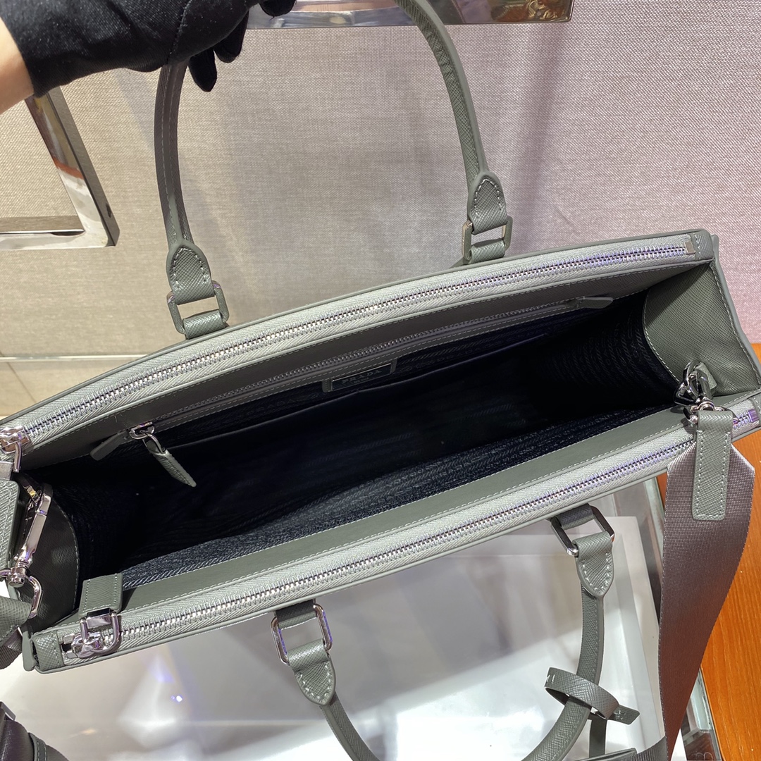 PRADA普拉达小牛皮材质男士杀手包2VG061