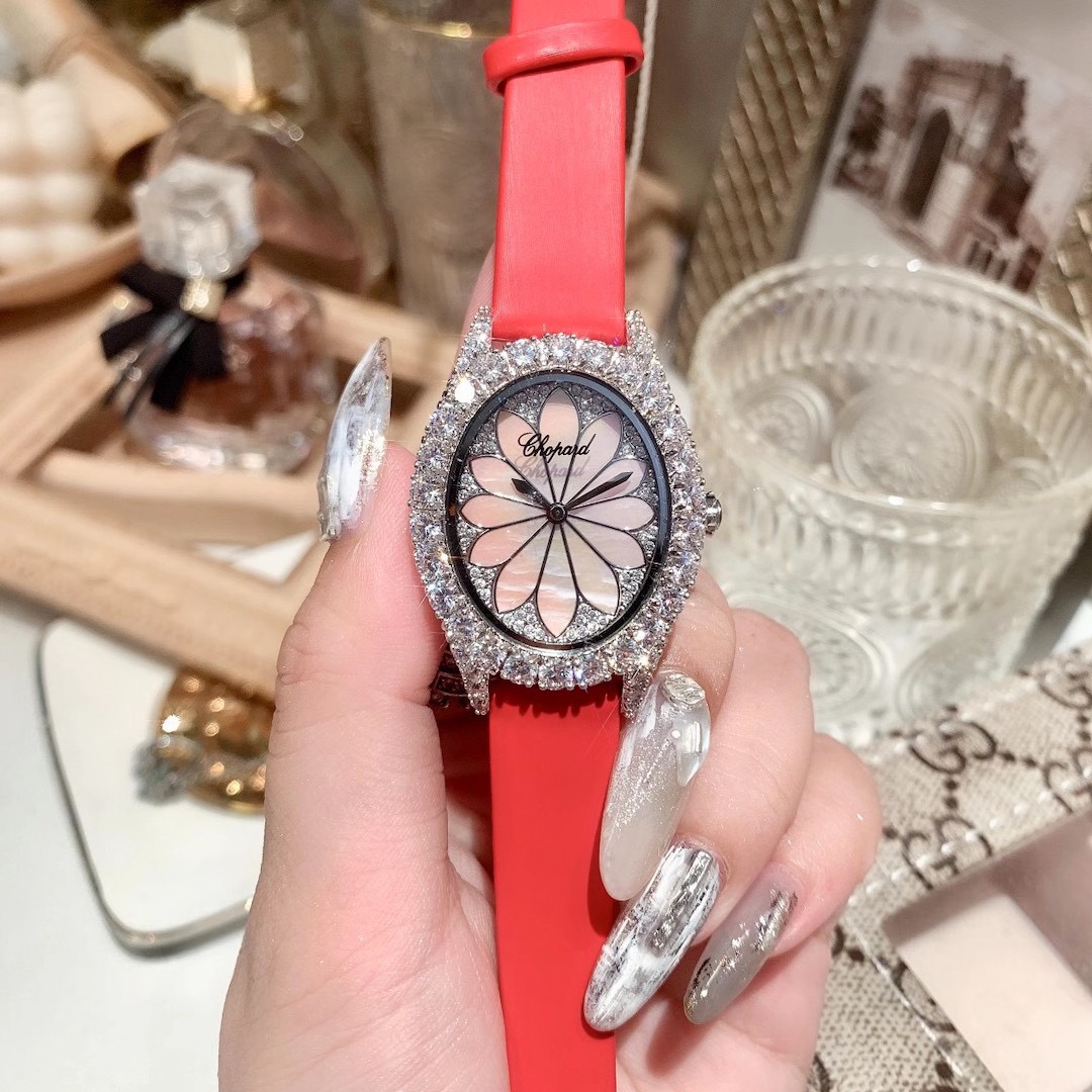 Chopard 萧邦高级珠宝系列 L'HEURE DU DIAMANT系列钻石手表 展现了珠宝镶嵌制作技艺