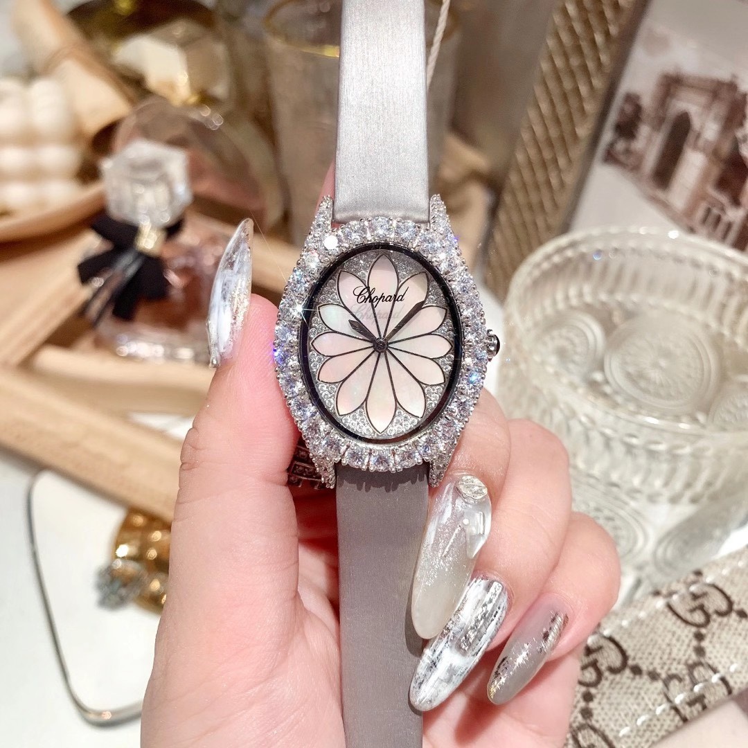 Chopard 萧邦高级珠宝系列 L'HEURE DU DIAMANT系列钻石手表 展现了珠宝镶嵌制作技艺