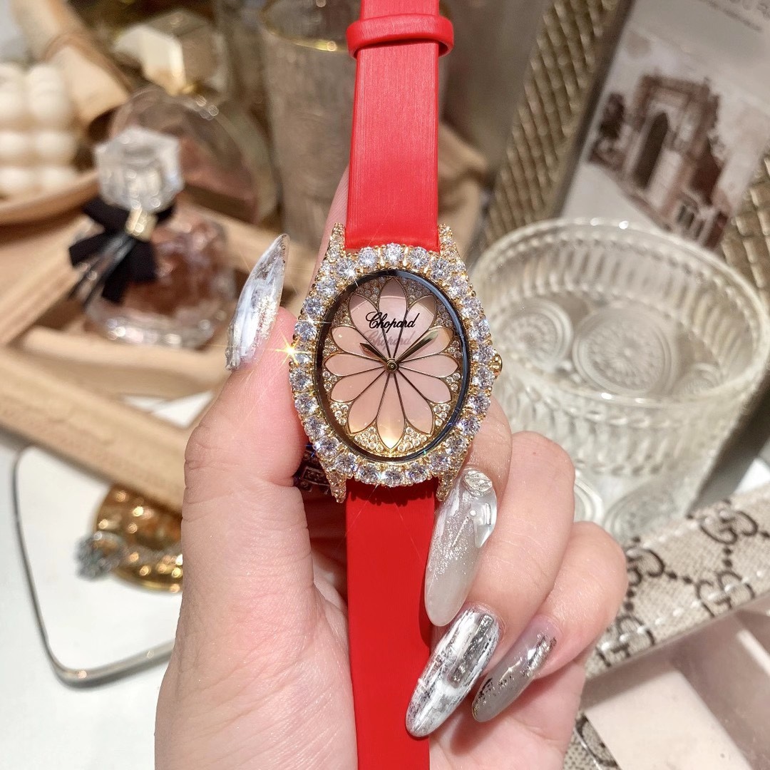 Chopard 萧邦高级珠宝系列 L'HEURE DU DIAMANT系列钻石手表 展现了珠宝镶嵌制作技艺