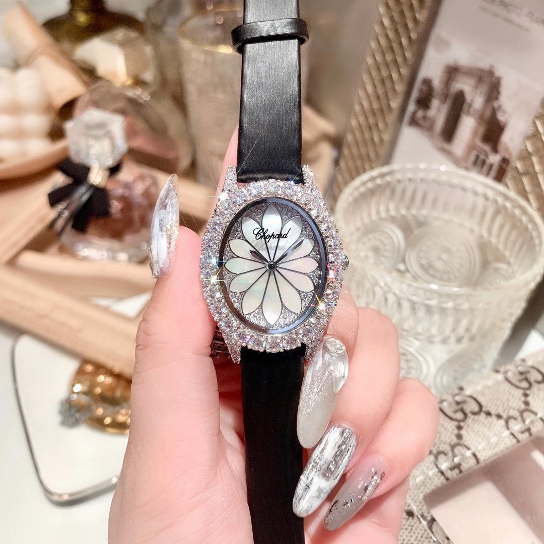 Chopard 萧邦高级珠宝系列 L'HEURE DU DIAMANT系列钻石手表 展现了珠宝镶嵌制作技艺