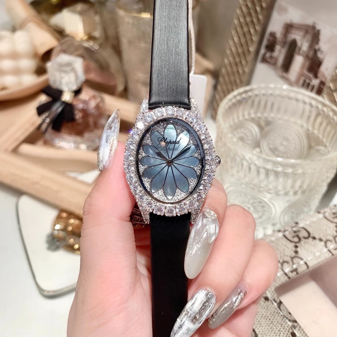 Chopard 萧邦高级珠宝系列 L'HEURE DU DIAMANT系列钻石手表 展现了珠宝镶嵌制作技艺