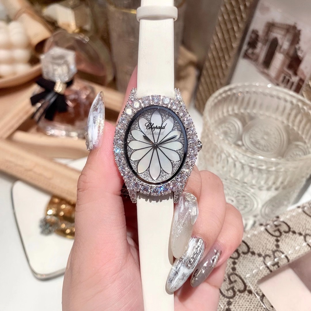 Chopard 萧邦高级珠宝系列 L'HEURE DU DIAMANT系列钻石手表 展现了珠宝镶嵌制作技艺