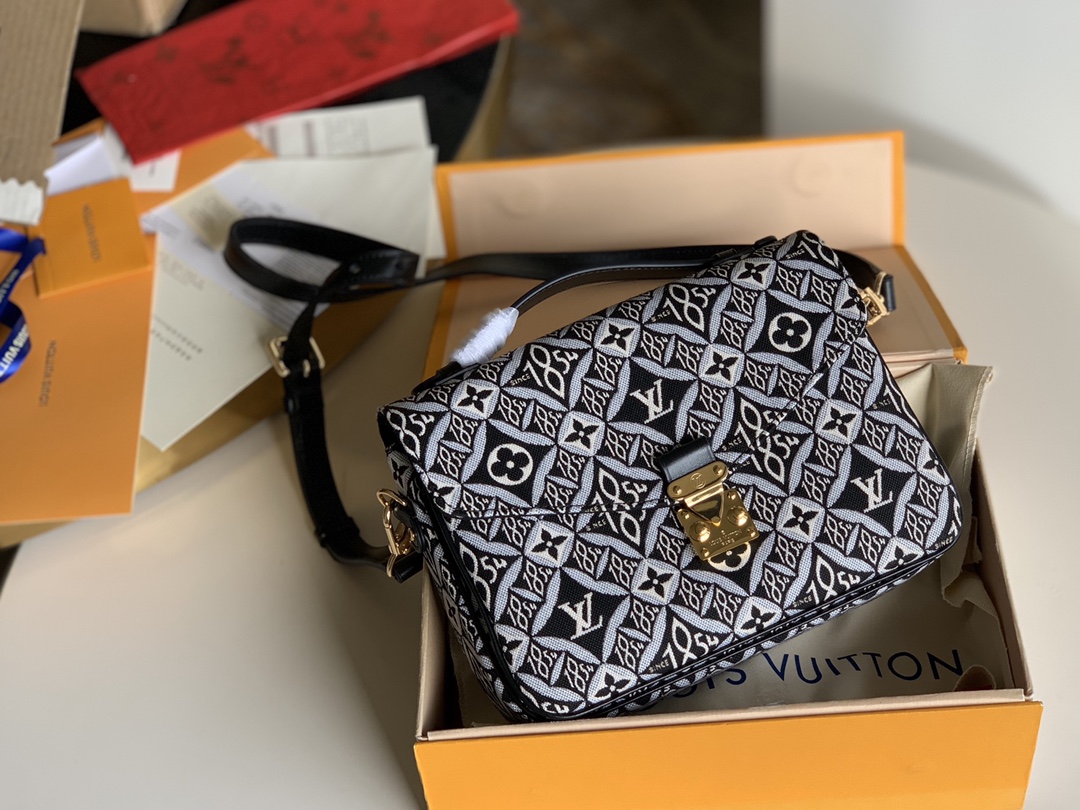 Louis Vuitton LV Pochette MeTis Bags Handbags Fabric Winter Collection M57272